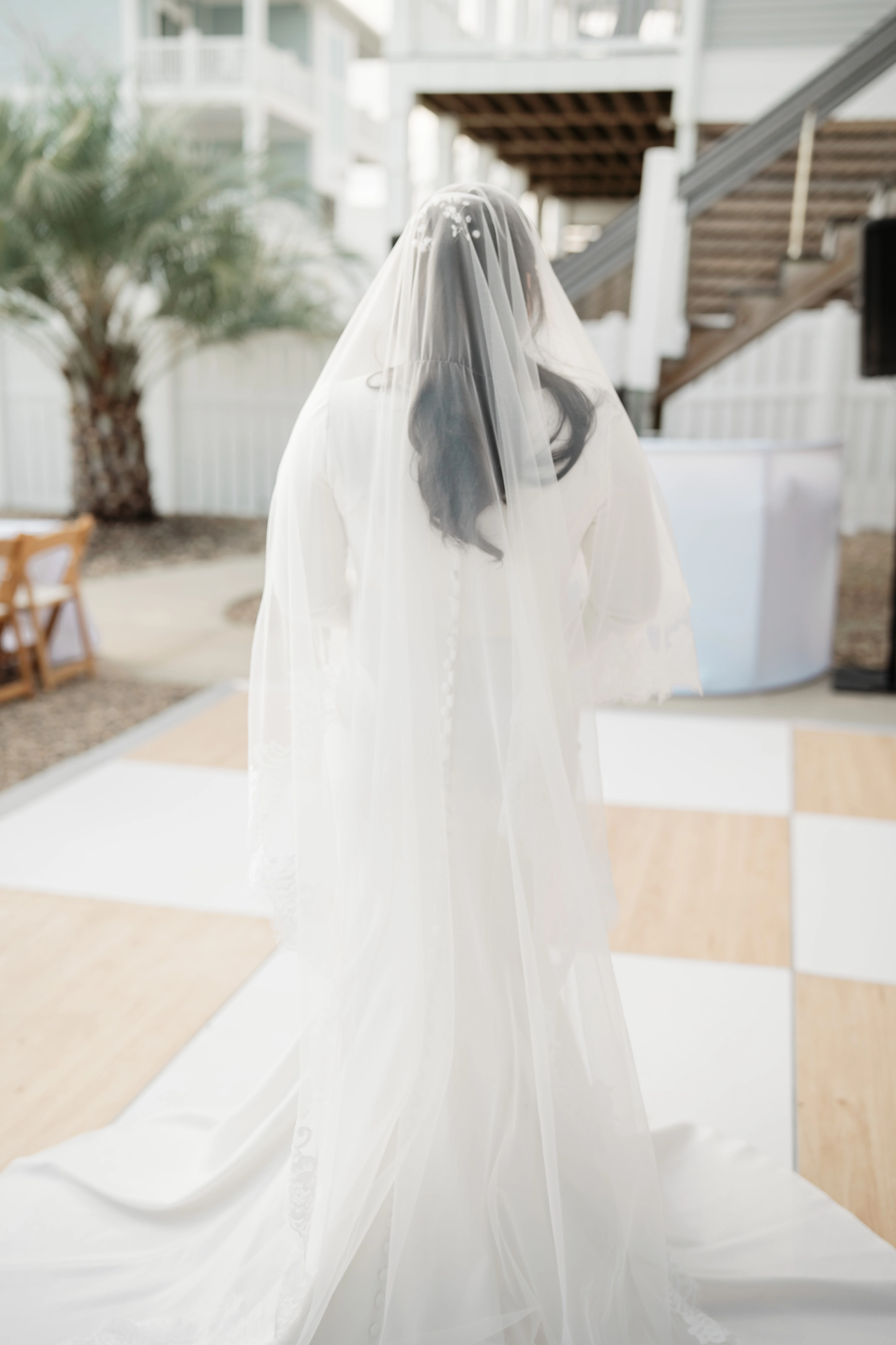 photographer captures couples getting married in raleigh| North Carolina wedding photographer