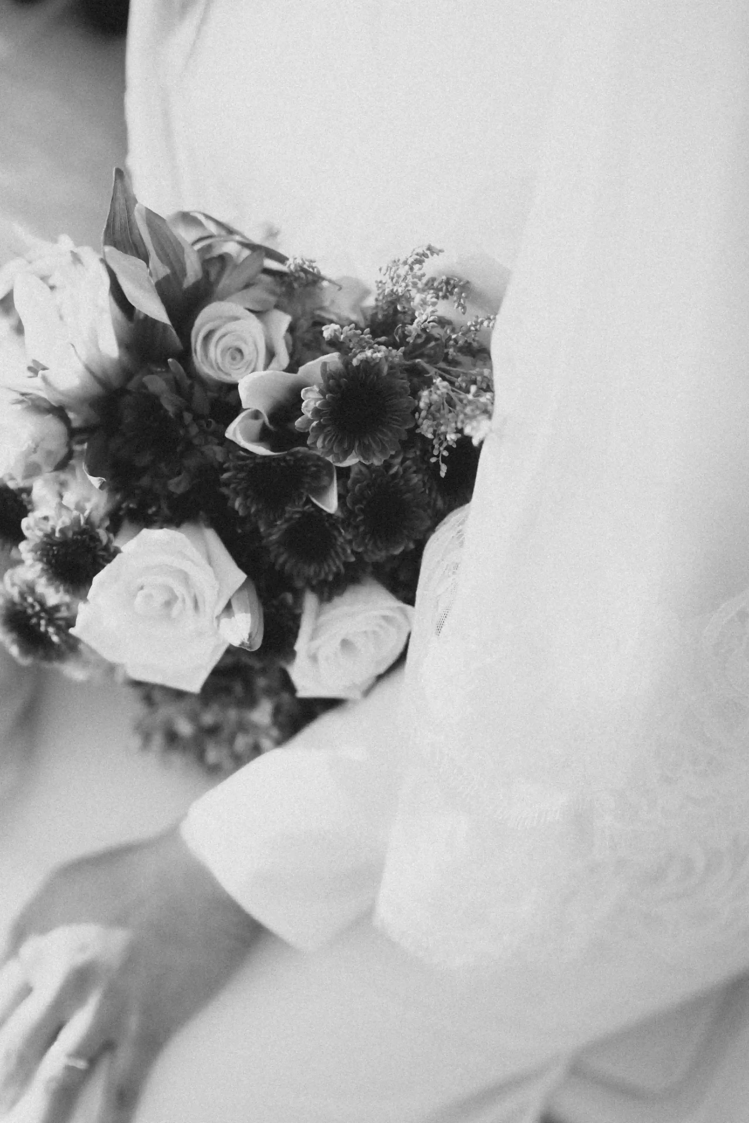 photographer captures couples getting married in raleigh| North Carolina wedding photographer