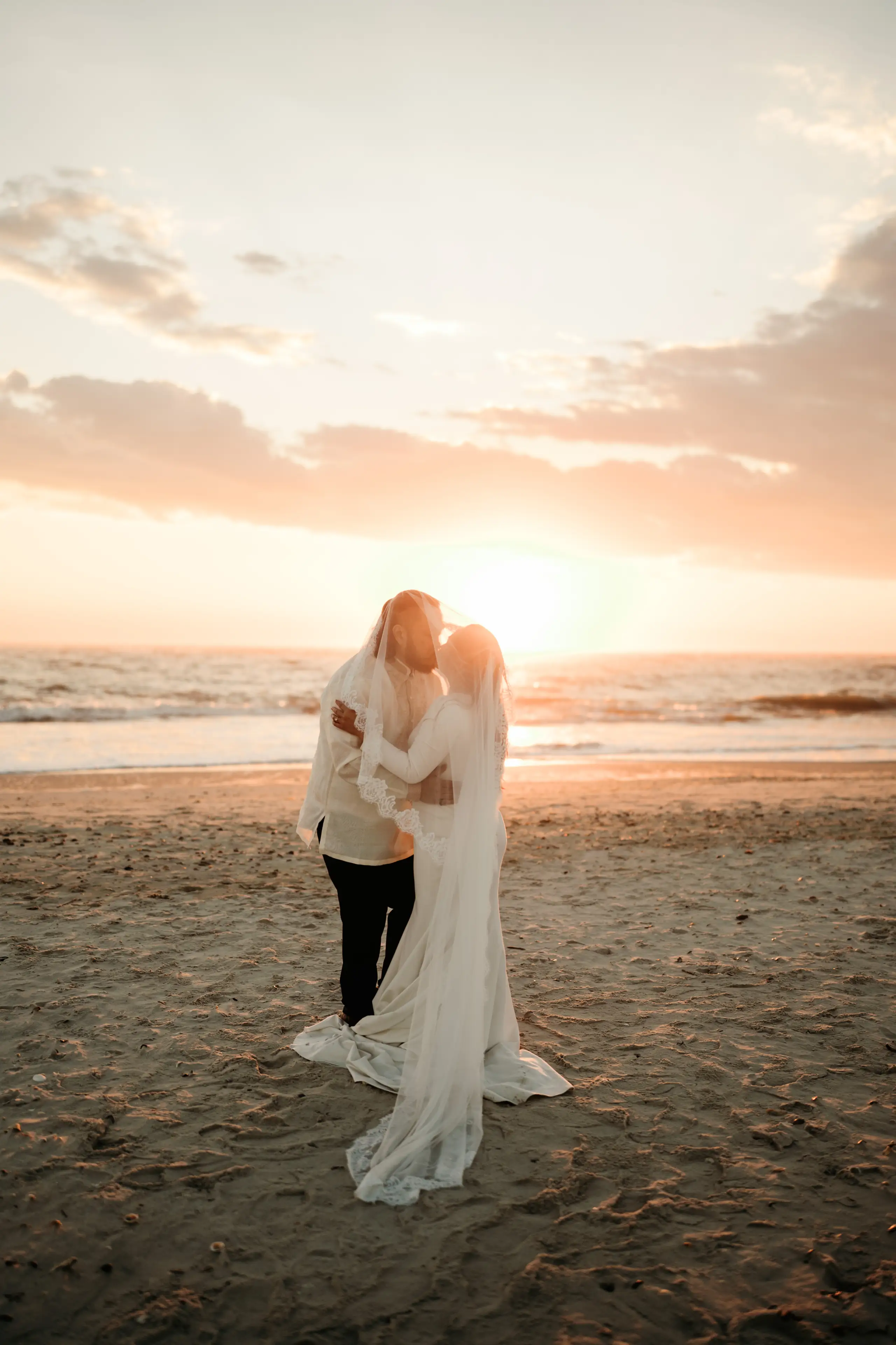 couples propose on the beach