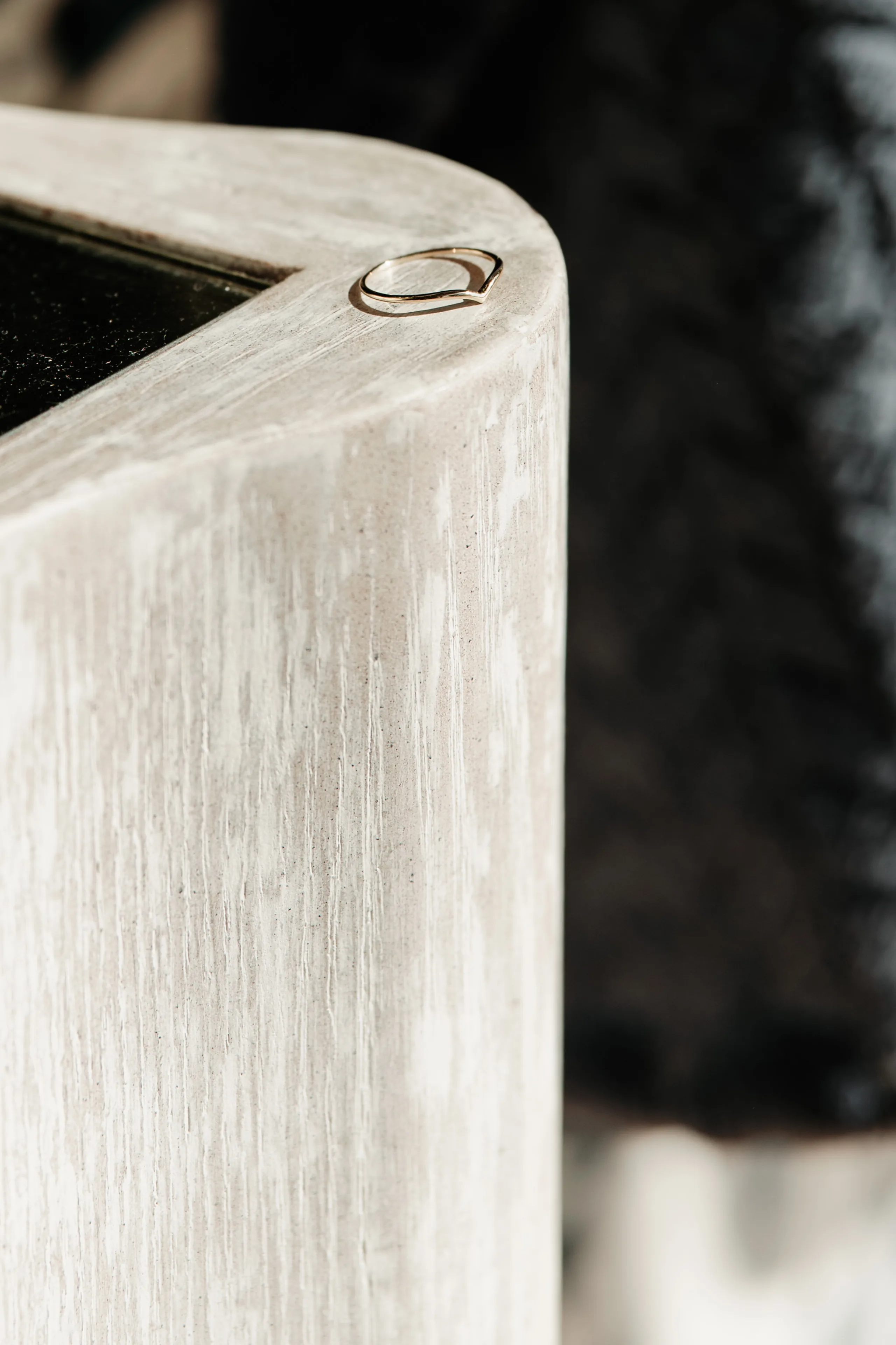 Best Places to Get Engaged engagement photos in wilmington nc | pink penguin studios Couples
Guy kissing her at St. James Episcopal Church